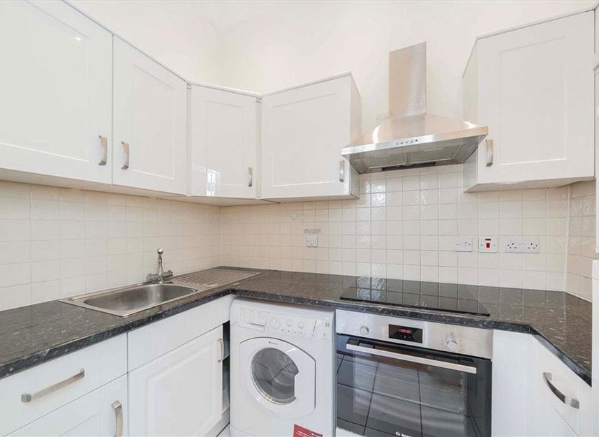 Flat Warren Street in Greater London