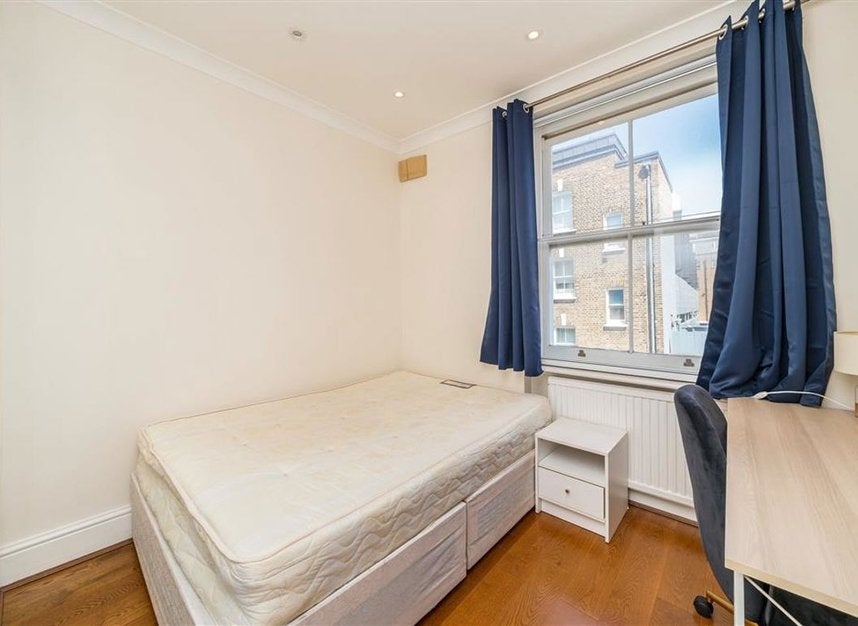 Flat Warren Street in Greater London
