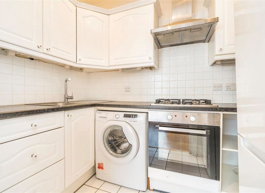 Flat Warren Street in Greater London