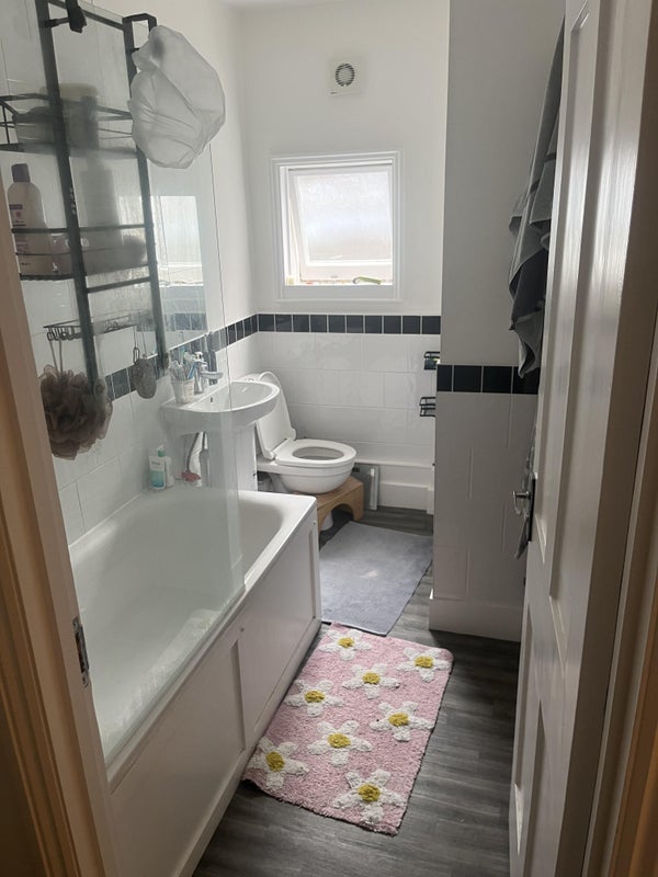 Room Jerningham Road in Greater London