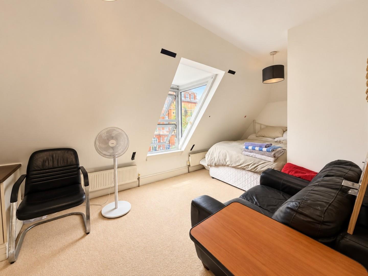 Flat Adys Road in Greater London