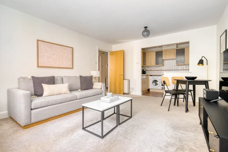 Flat Bartholomew Close in City of London