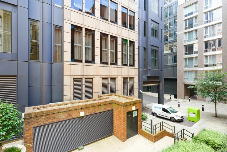 Flat Bartholomew Close in City of London
