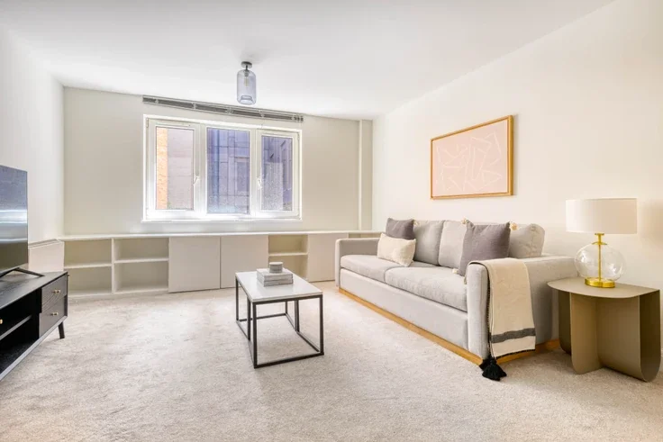 Flat Bartholomew Close in City of London
