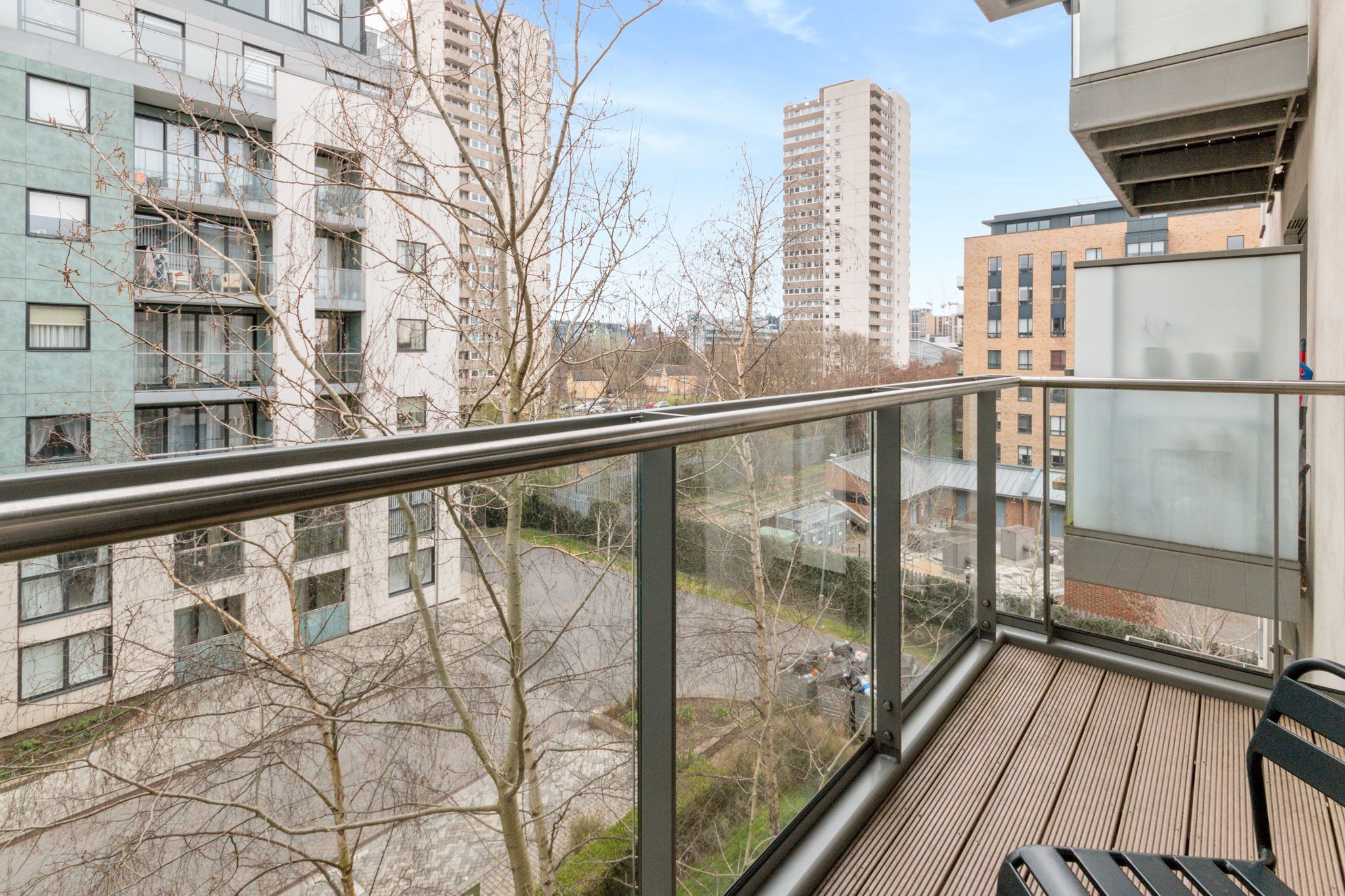 Flat Pump House Crescent in Greater London