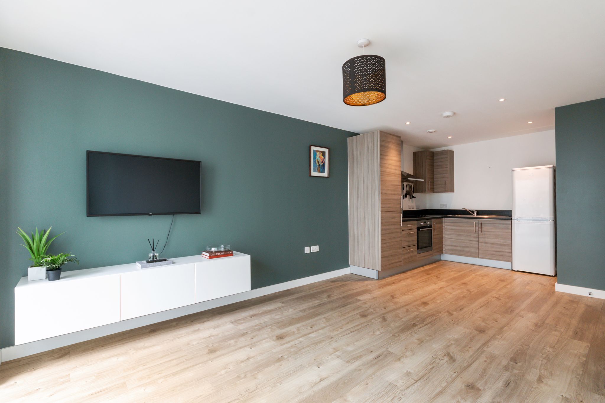 Flat Pump House Crescent in Greater London