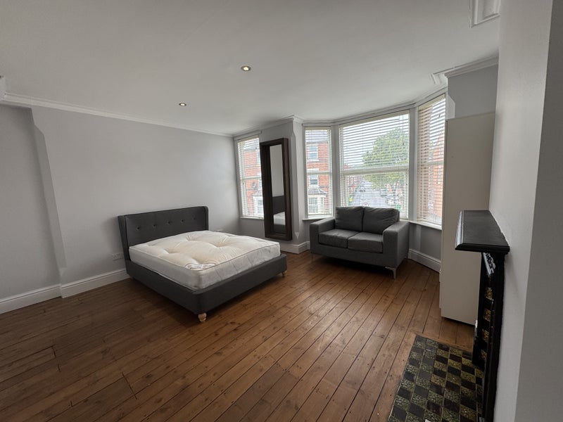 Room Colwick Road in Nottingham