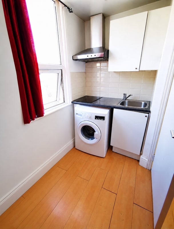 Flat Cambria Road in Greater London