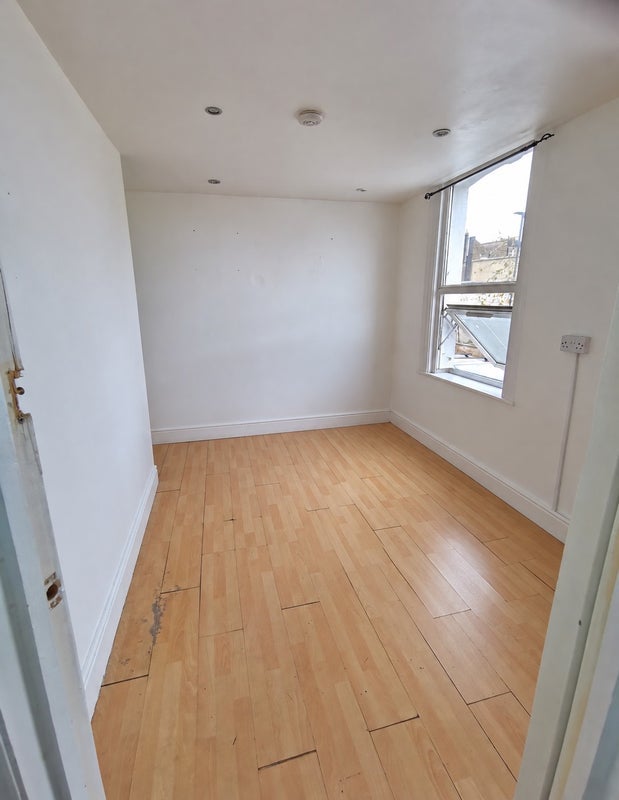Flat Cambria Road in Greater London