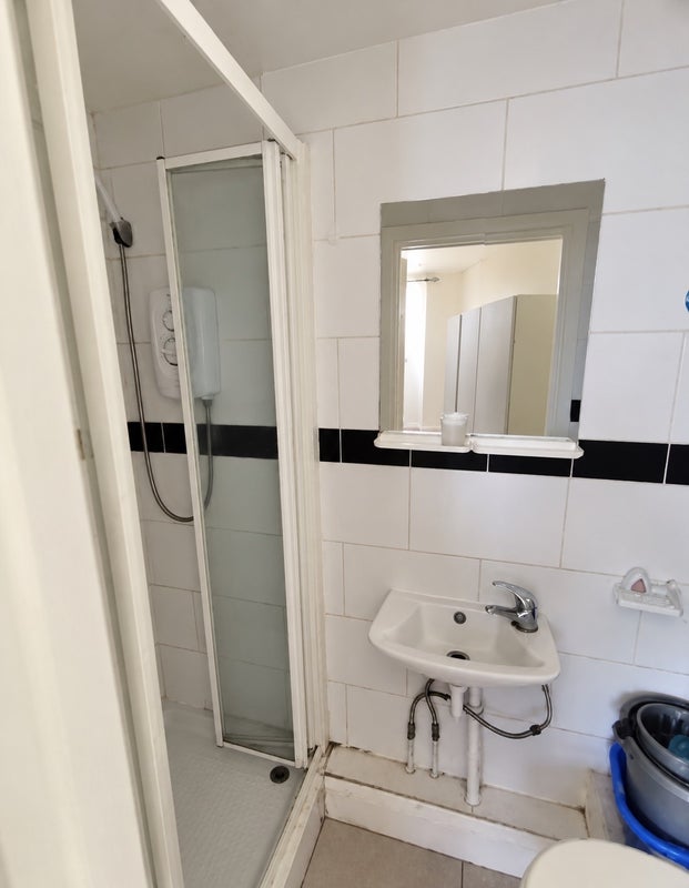 Flat Cambria Road in Greater London