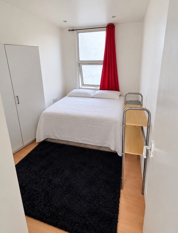 Flat Cambria Road in Greater London