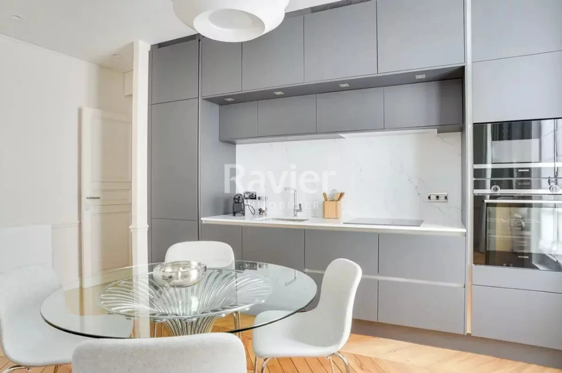 Flat Rue des Renaudes in Paris