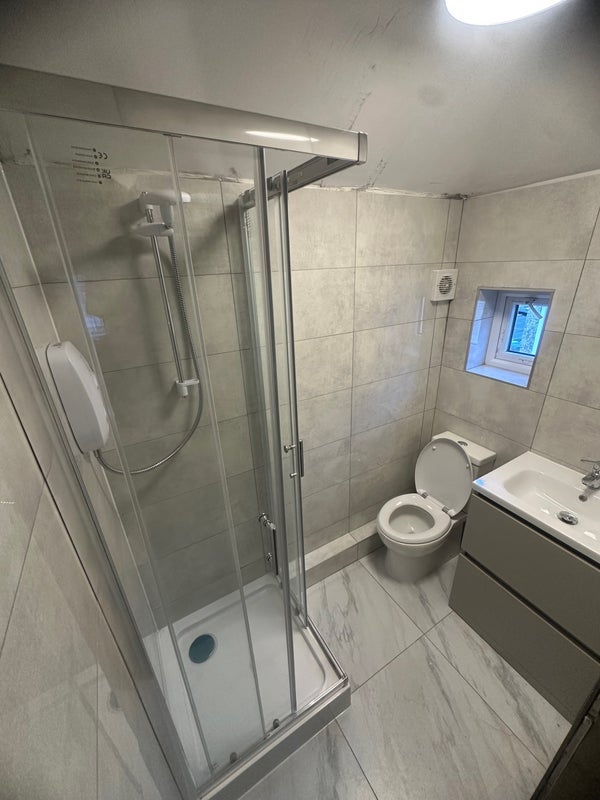 Room Beaumont Road in Slough