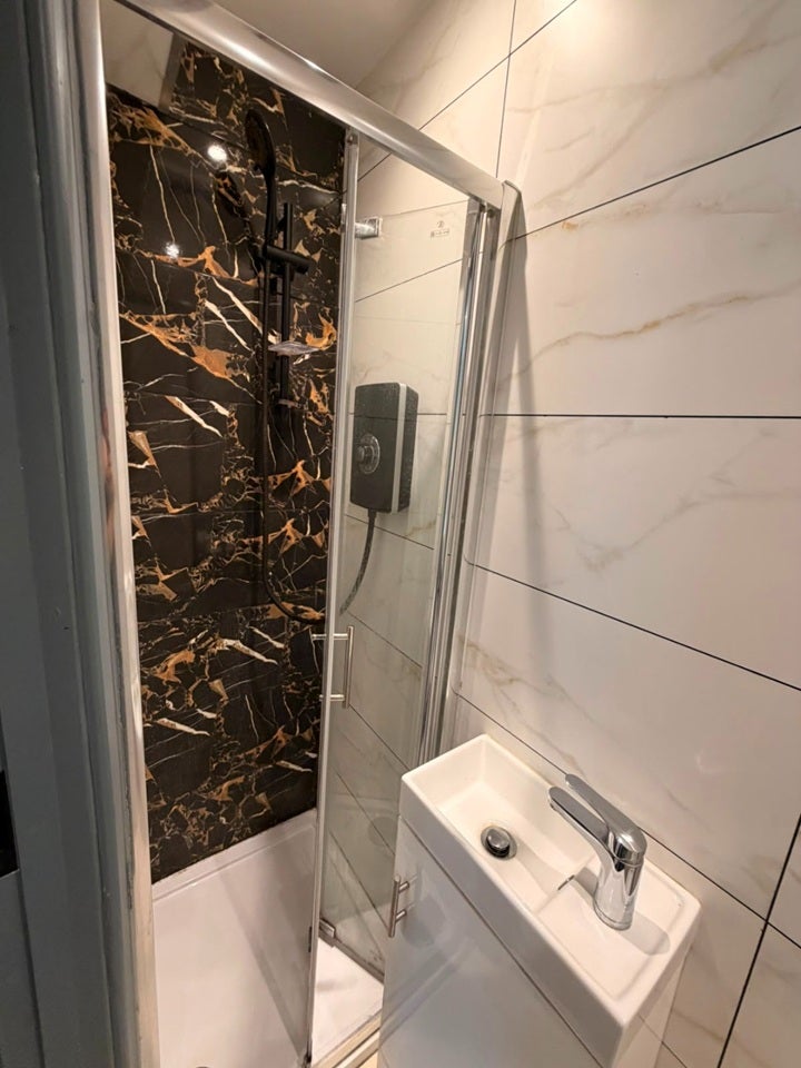 Room Wheatley Crescent in Greater London