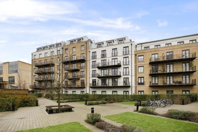 Flat Holloway Road in Greater London