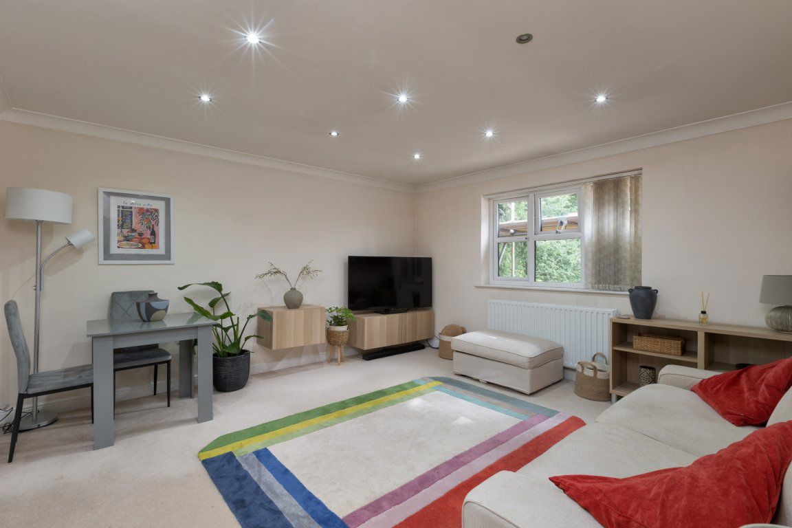 Flat Old Mill Close in Sevenoaks