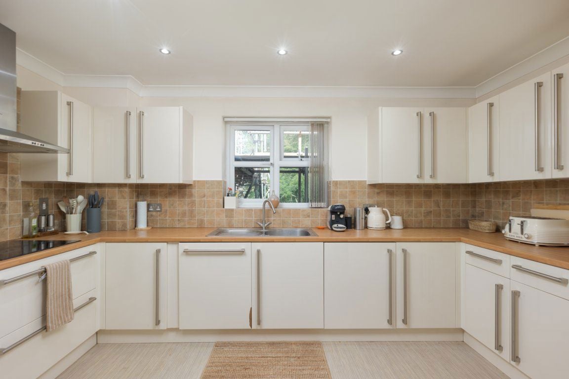 Flat Old Mill Close in Sevenoaks