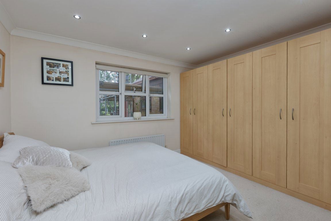 Flat Old Mill Close in Sevenoaks