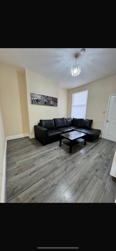 Room Newcombe Street in Liverpool