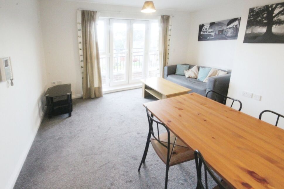 Flat Roundhaven in Durham
