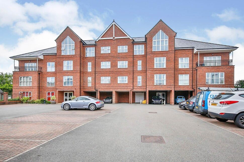 Flat Roundhaven in Durham