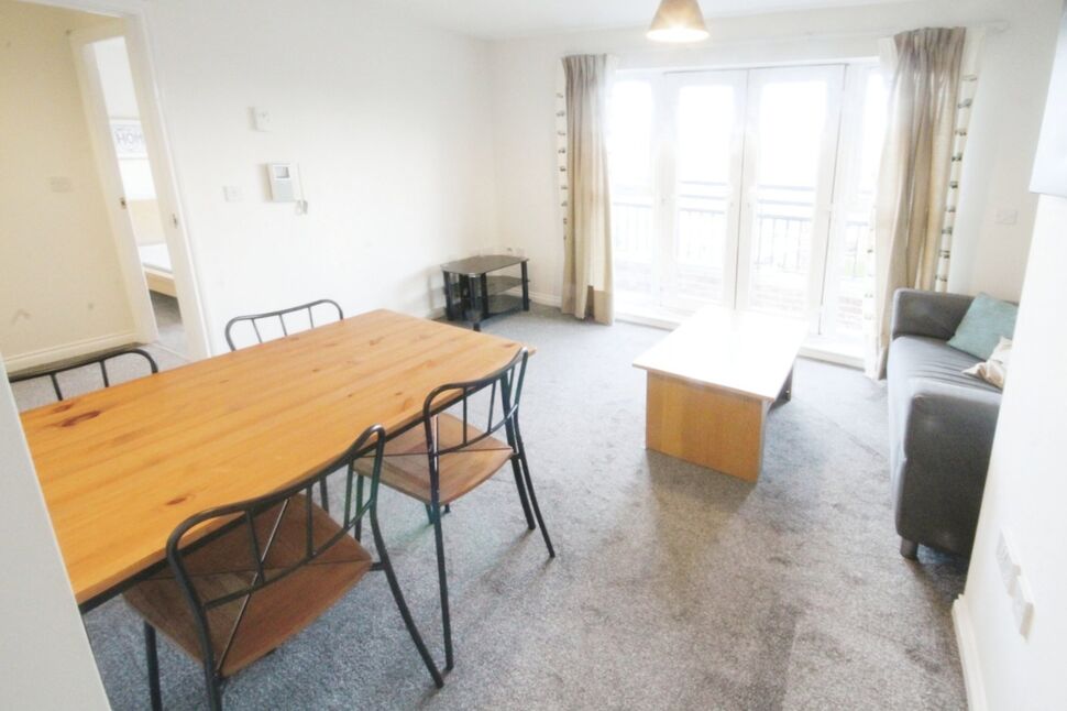 Flat Roundhaven in Durham