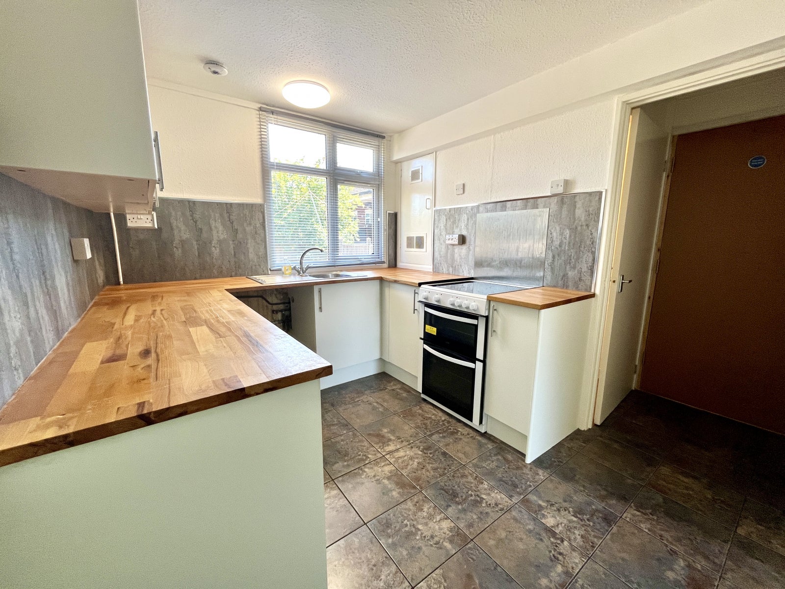 Flat Wordsworth Close in Sandwell