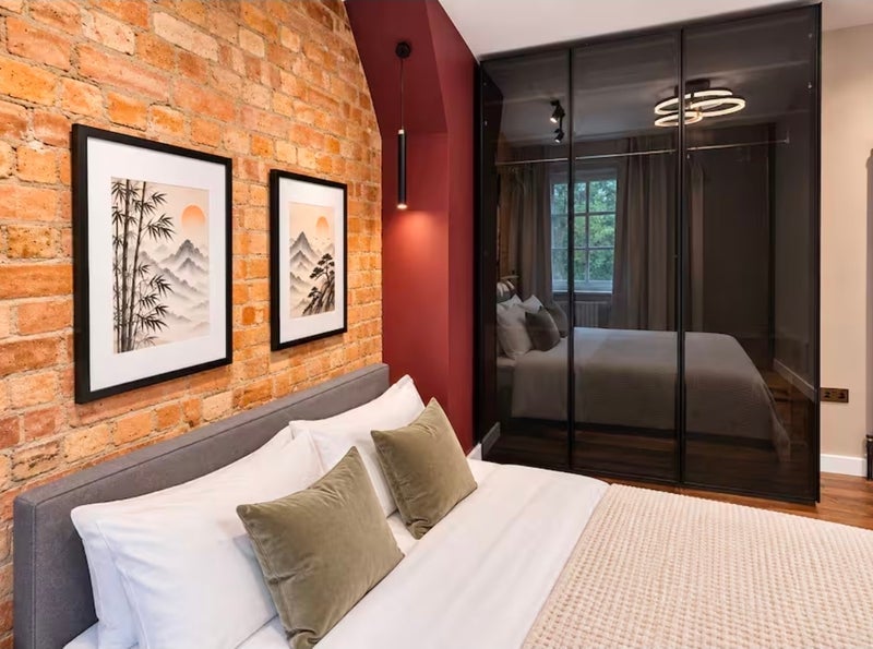 Room Long Lane in Greater London