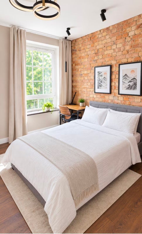Room Long Lane in Greater London