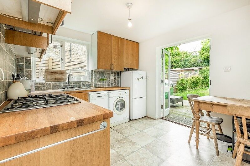 Flat Selwyn Avenue in Greater London