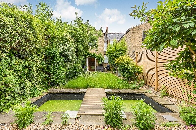 Flat Selwyn Avenue in Greater London