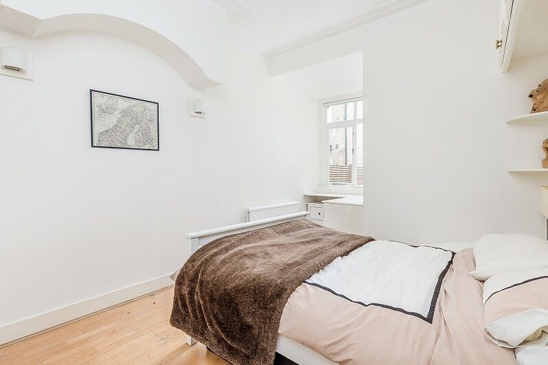 Flat Selwyn Avenue in Greater London