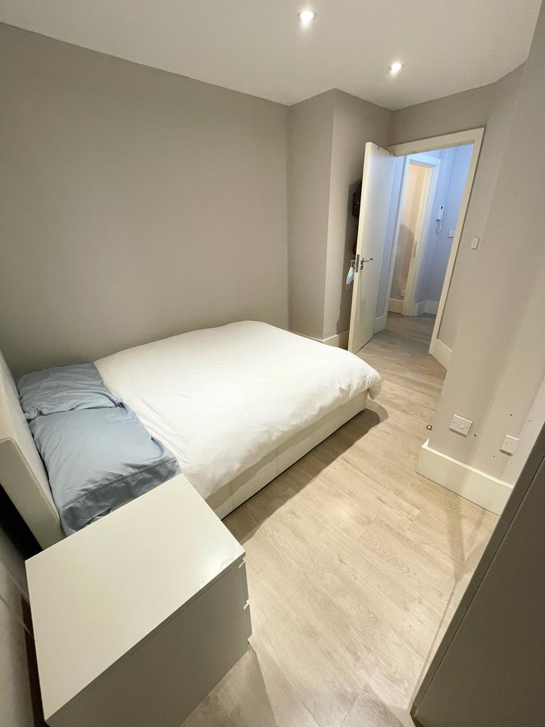 Flat Canfield Place in Greater London