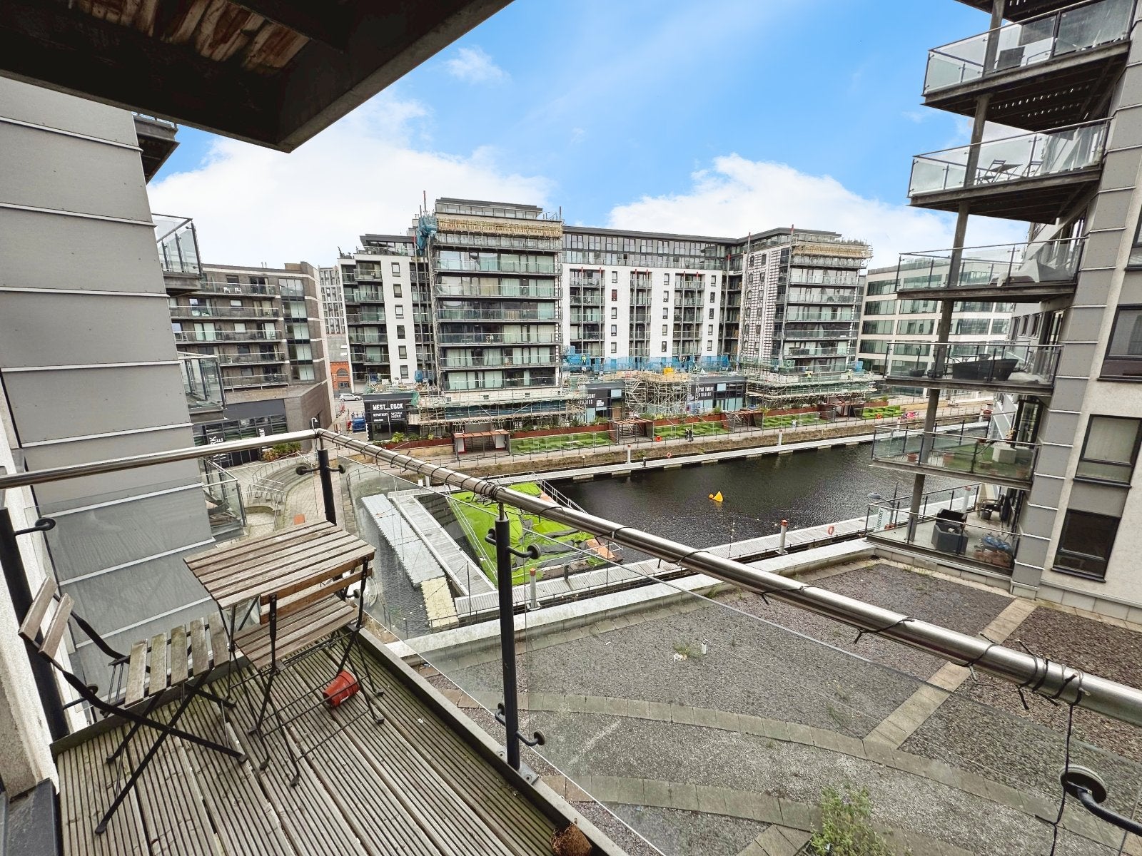 Flat Armouries Drive in Leeds