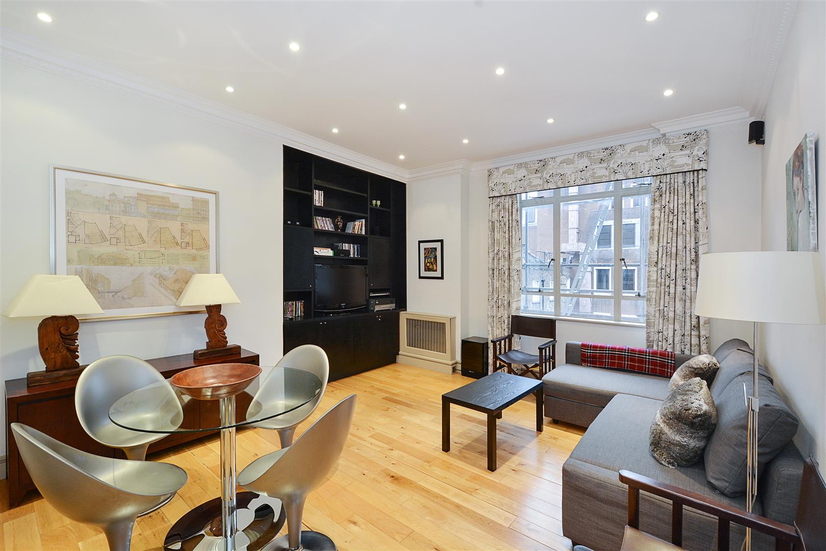 Flat Montagu Mansions in London