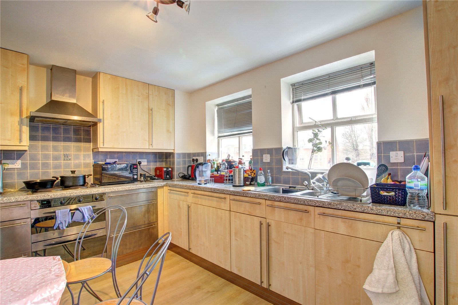 Flat Jesmond Road in Newcastle upon Tyne