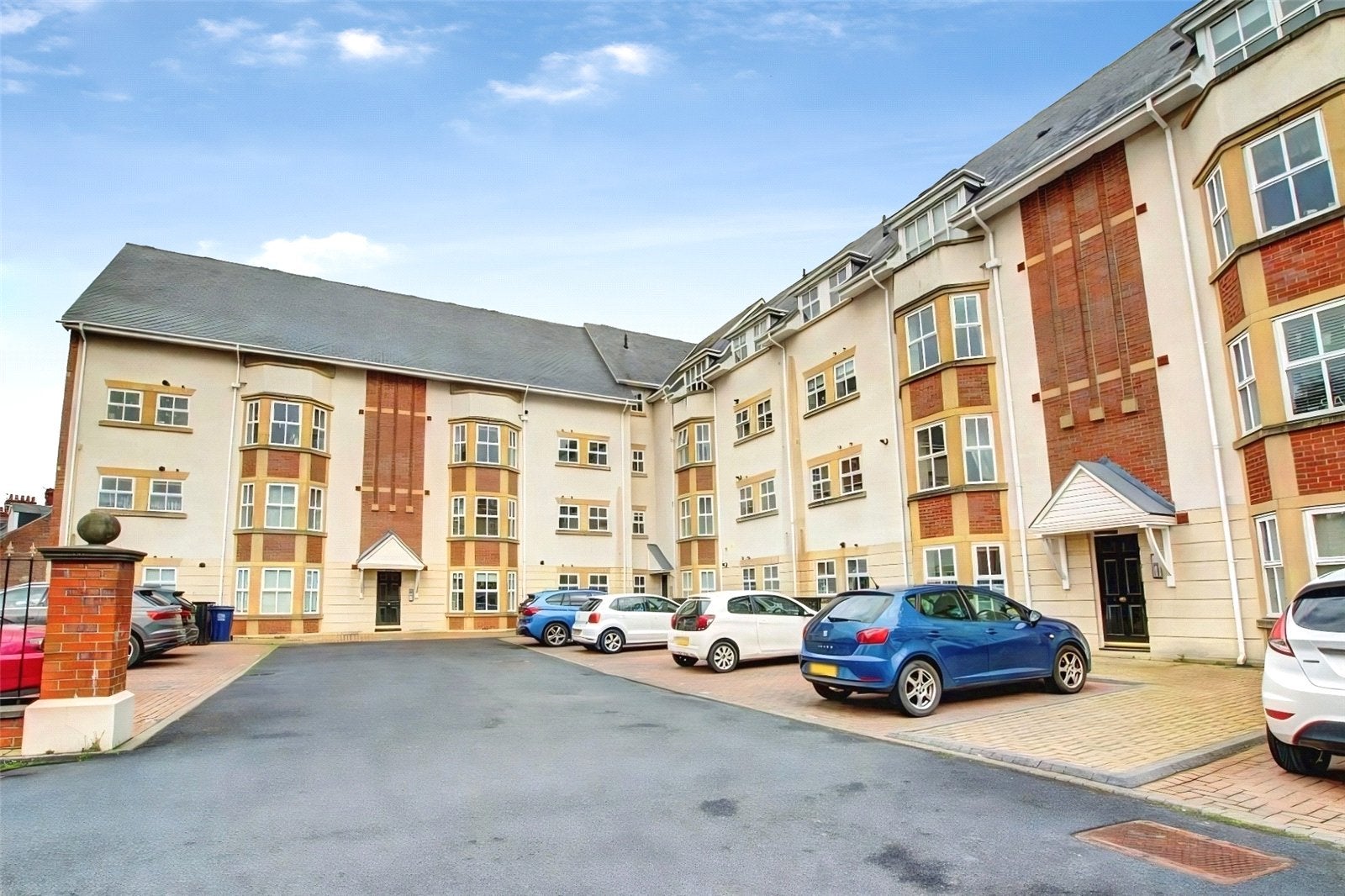 Flat Jesmond Road in Newcastle upon Tyne