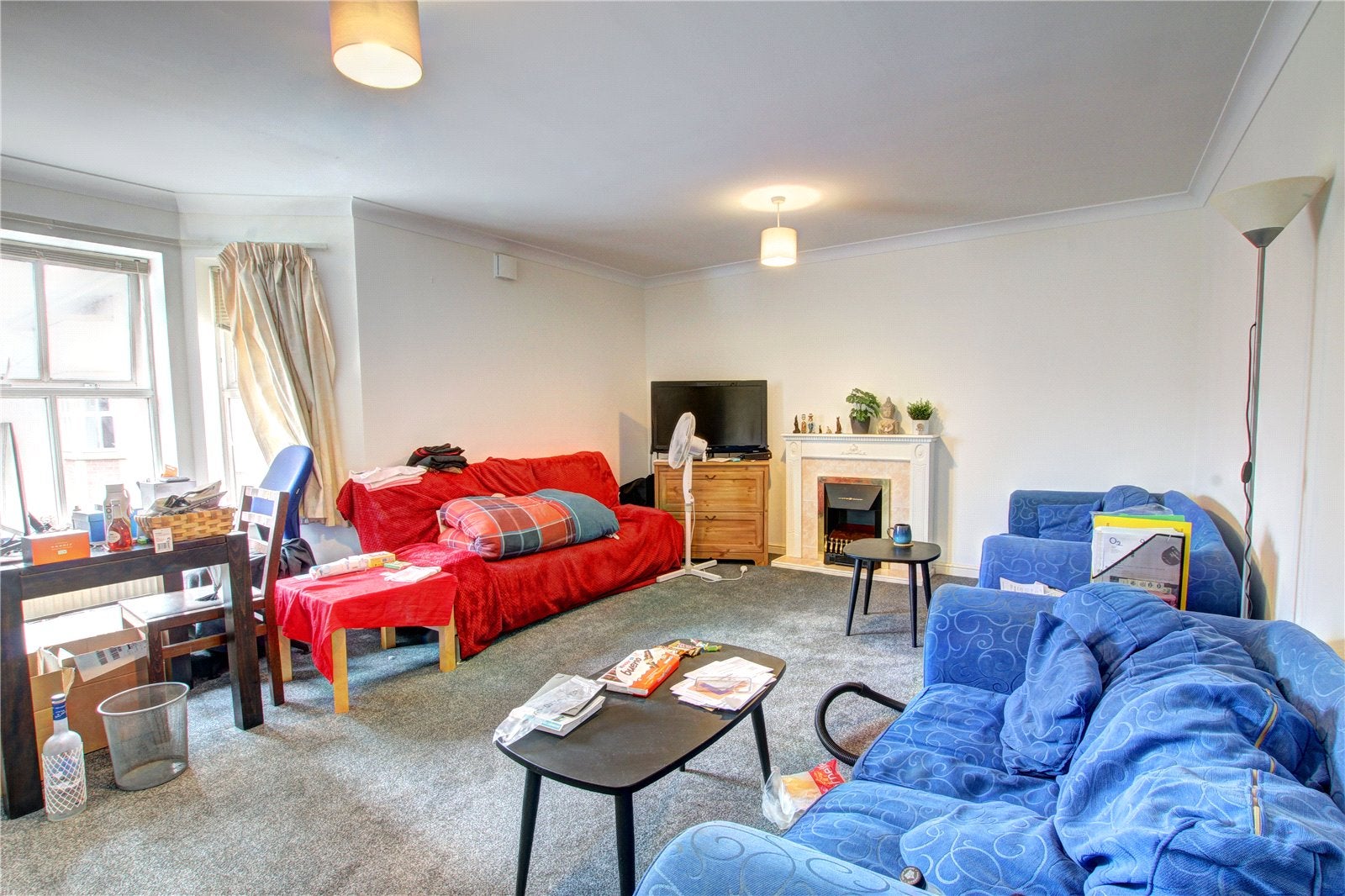 Flat Jesmond Road in Newcastle upon Tyne