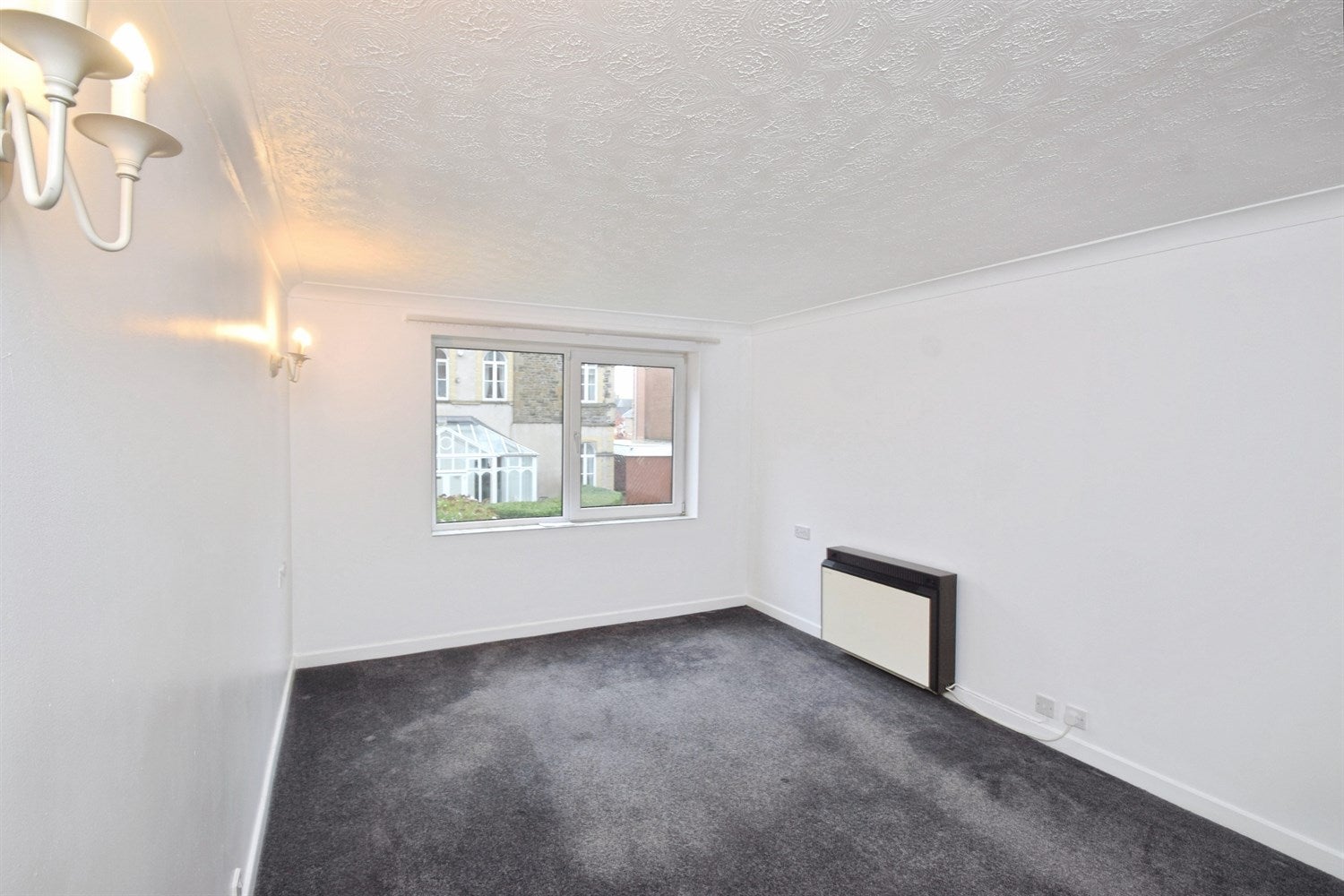 Flat St James's Crescent in Swansea