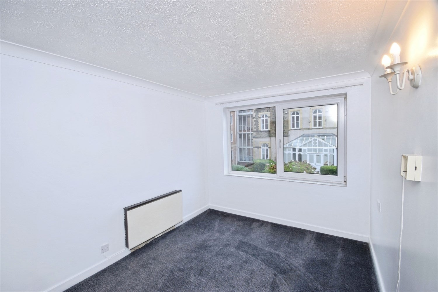 Flat St James's Crescent in Swansea