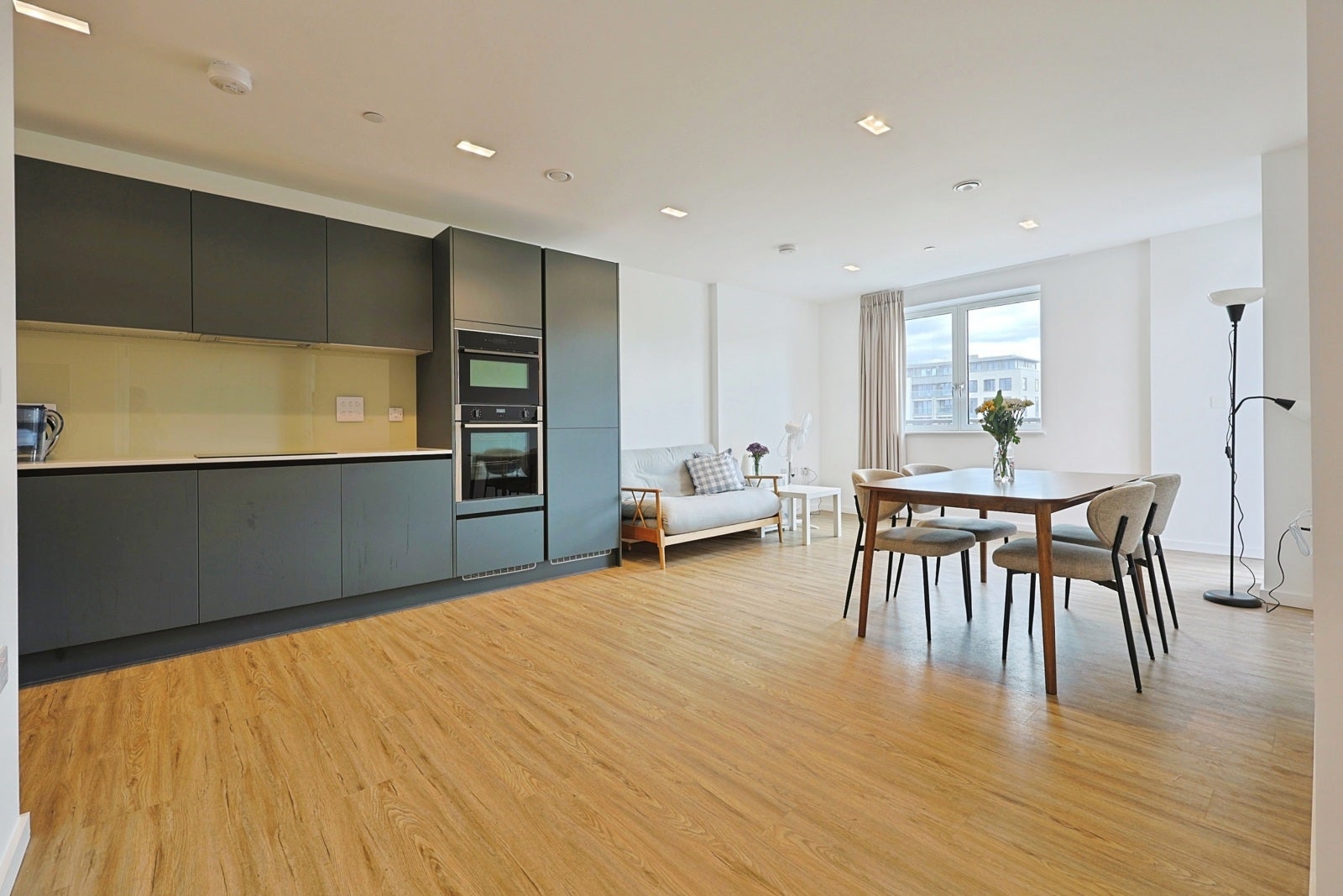 Flat Wheatstone Road in London