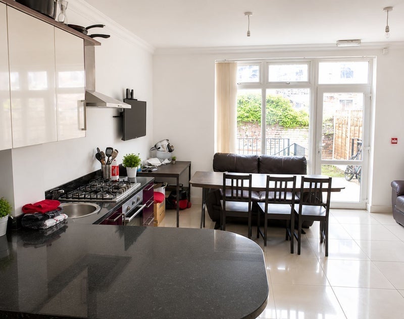 Room Egerton Road North in Manchester