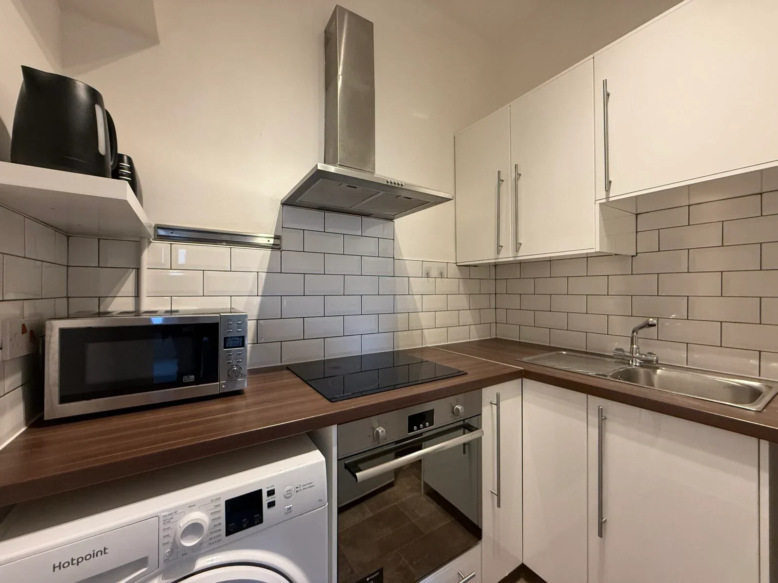 Flat Robertson Avenue in City of Edinburgh