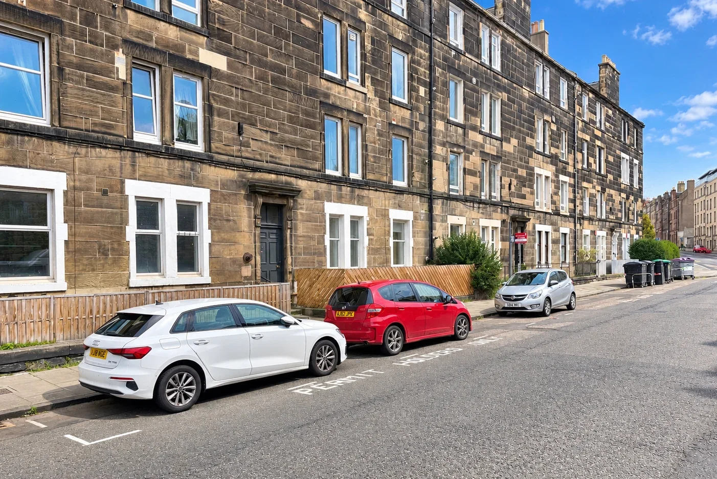 Flat Robertson Avenue in City of Edinburgh