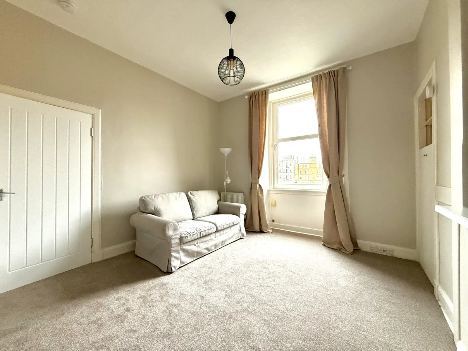 Flat Robertson Avenue in City of Edinburgh