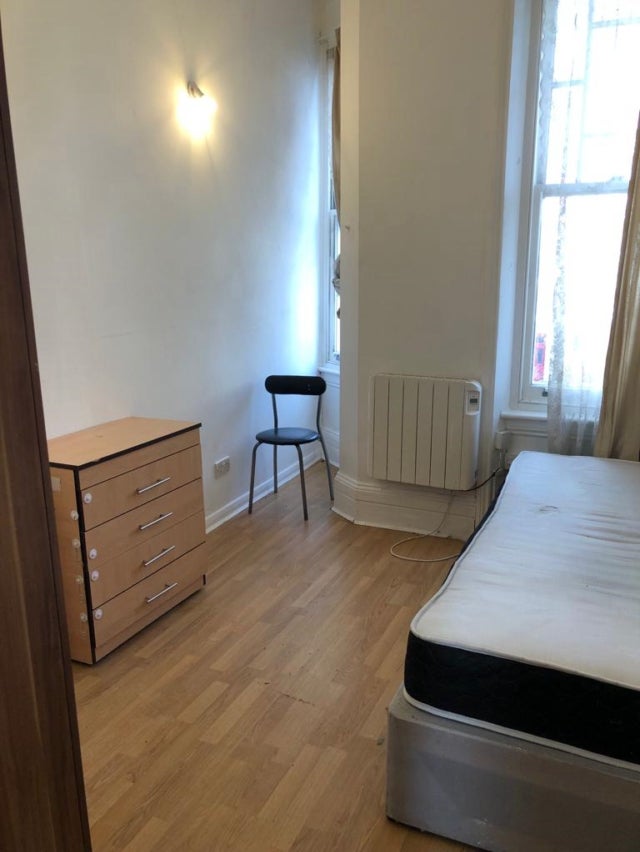 Room Callcott Road in Greater London