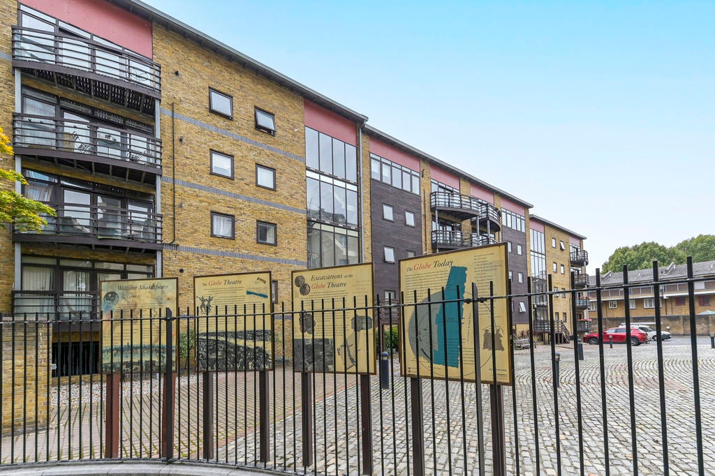 Flat Park Street in Greater London