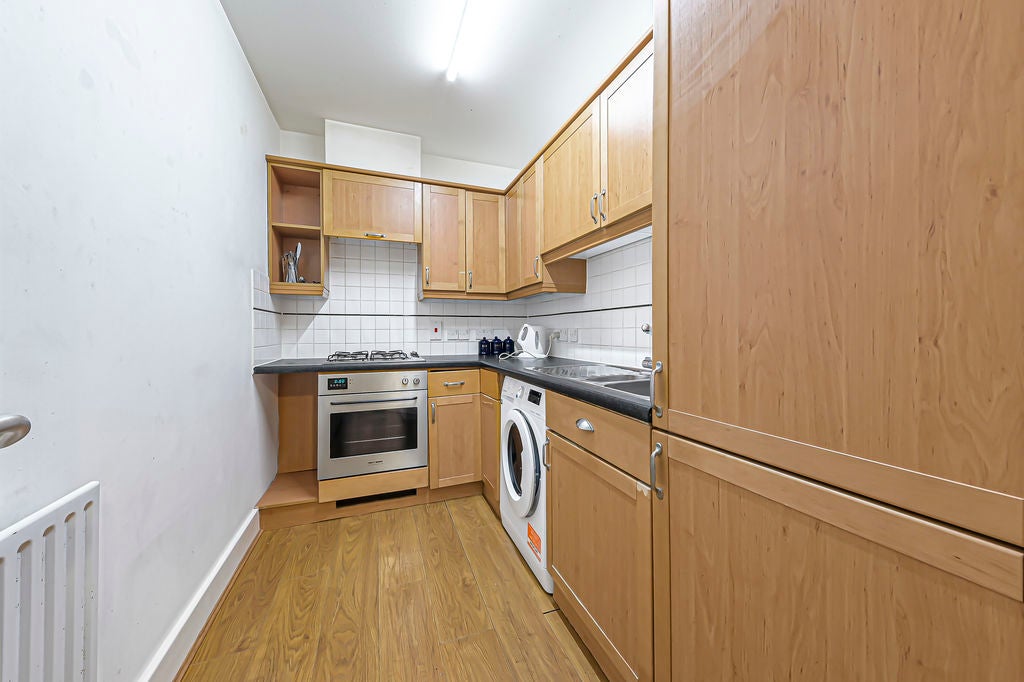 Flat Park Street in Greater London