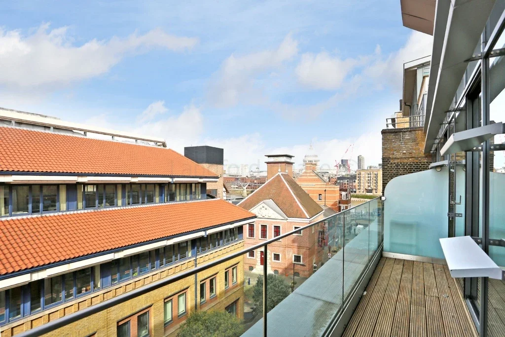 Flat New Globe Walk in Greater London