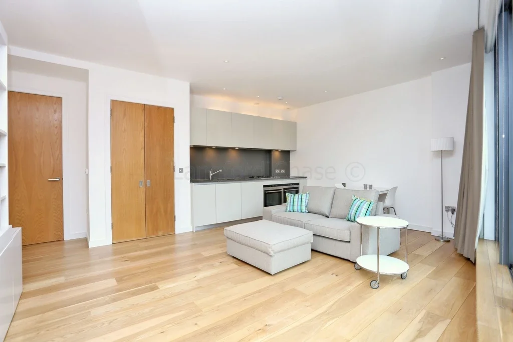Flat New Globe Walk in Greater London